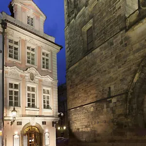 Pod Vezi 4*, Prag Tjekkiet