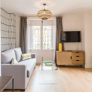 https://urbe10-plaza-de-la-merced-duplex-2-bedrooms.es-andalucia.com
